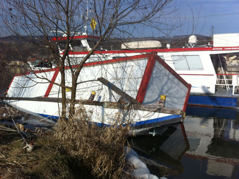 Gesunkenes Schiff in der Donau